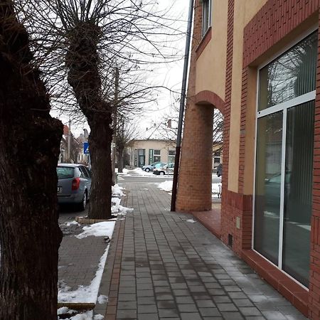 Hunyadi Apartment Kalocsa Exterior photo